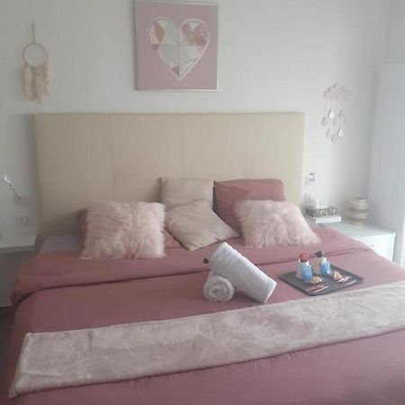 Love Room Seduction Tremblay-en-France Ngoại thất bức ảnh