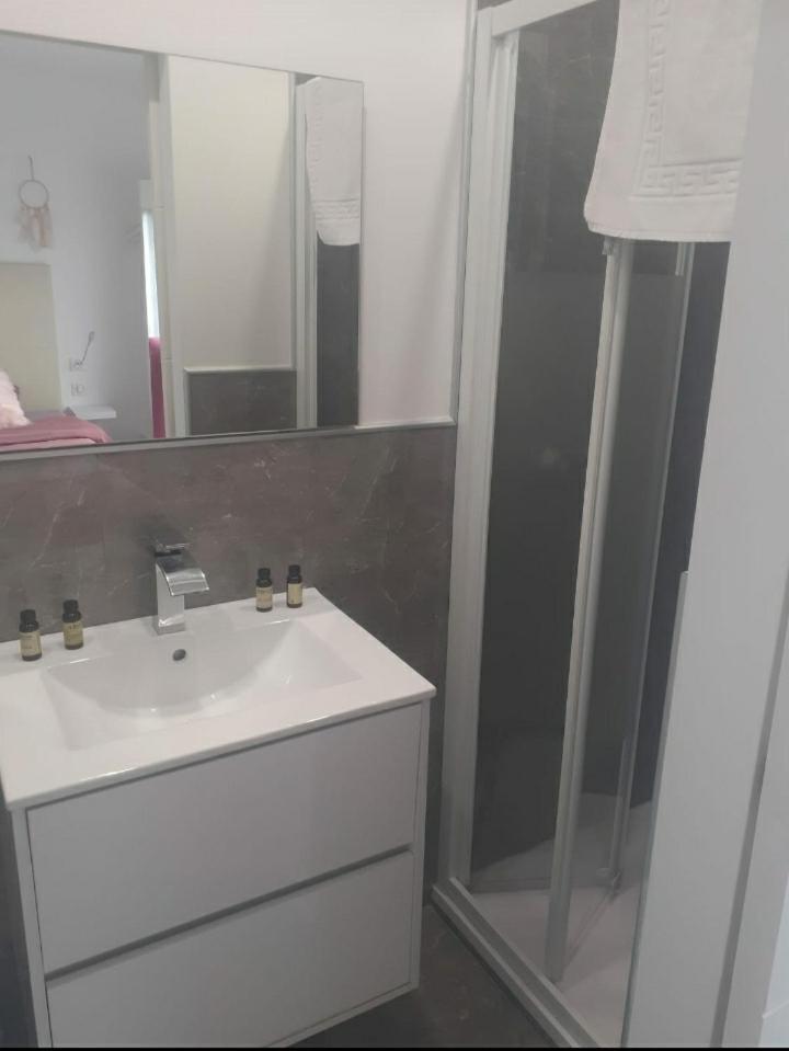 Love Room Seduction Tremblay-en-France Ngoại thất bức ảnh
